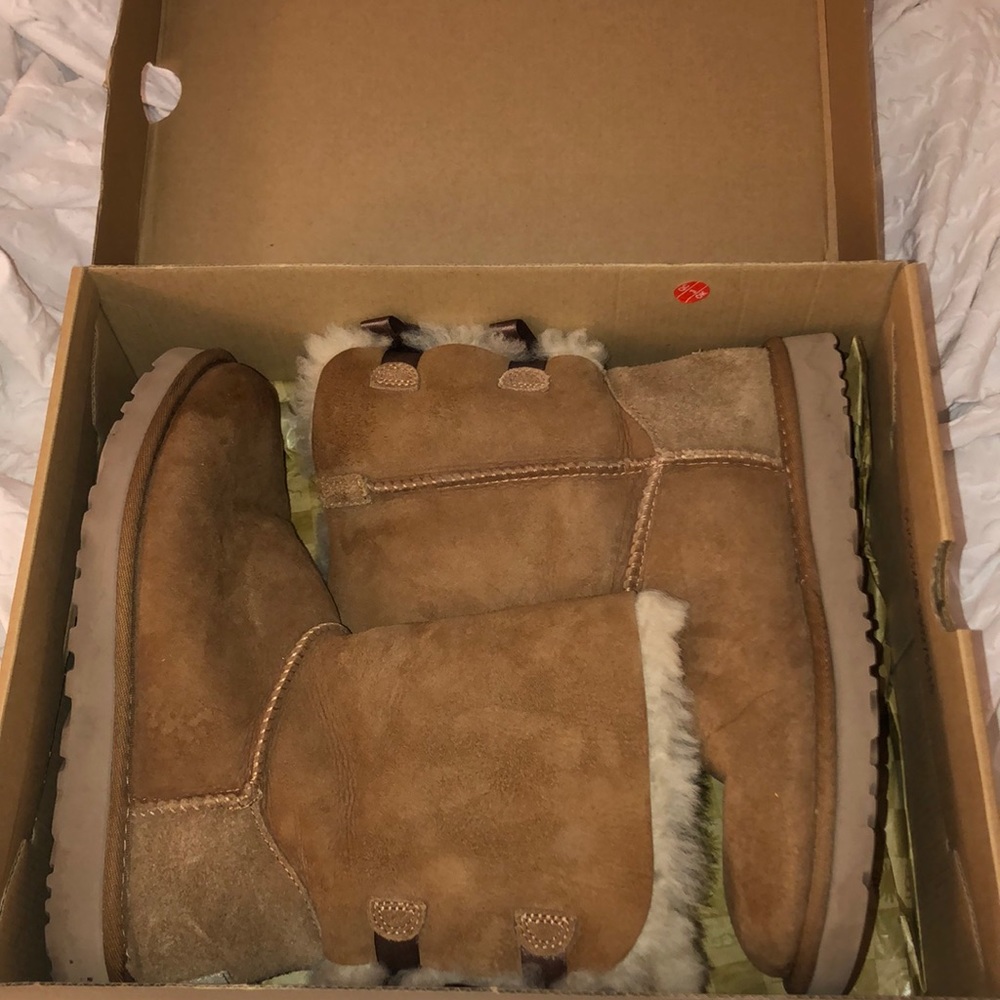 Chestnut Bailey Bow Uggs
